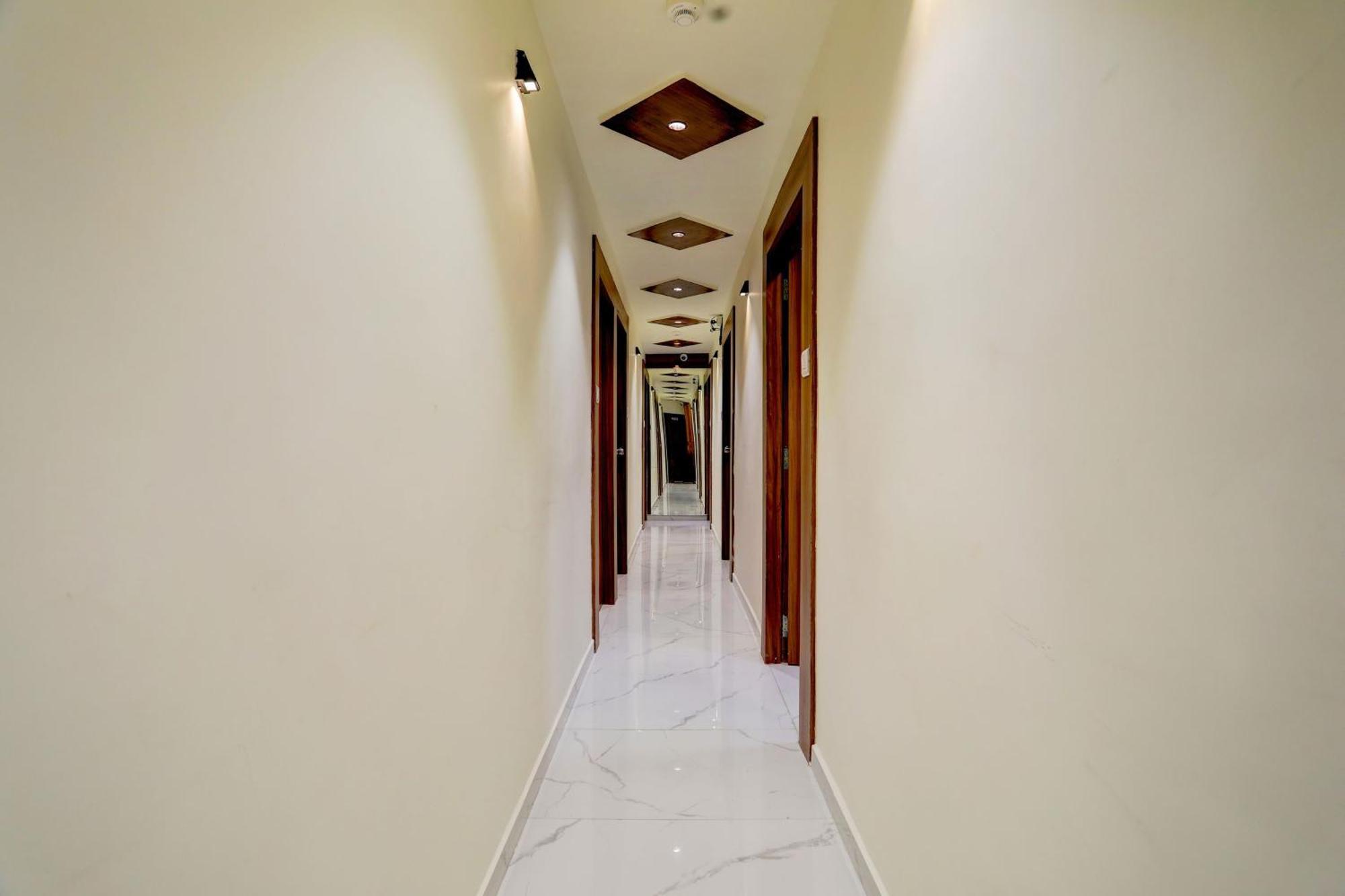 Hotel O Sun Light Ahmedabad Eksteriør bilde